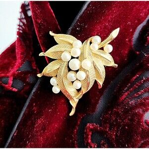 Crown Trifari Gold Tone Faux Pearls Floral Brooch Pin 2.5" X  2"